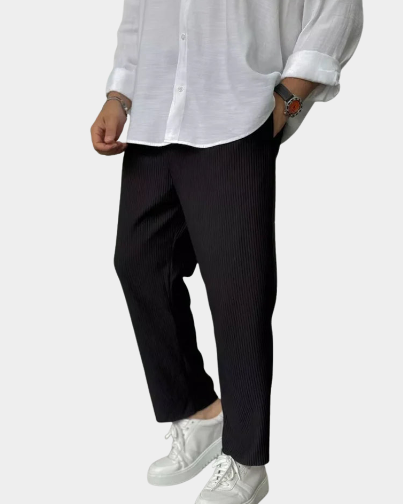Fredie Men's Pleated Trousers with Tapered Leg - Black
